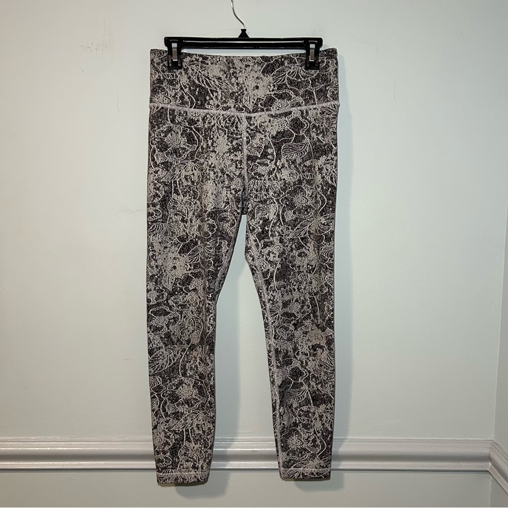 Athleta Elation Graffiti 7/8 Tight Black & White Floral Leggings Size Medium